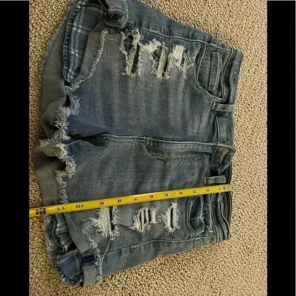 Sneak peek denim shorts size Small - Picture 3 of 4